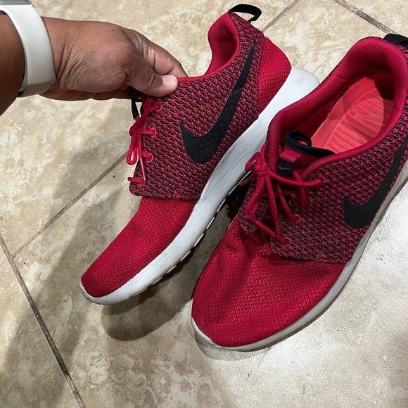 Nike Red Roshe Run Sneaker Size 11 - Picture 3 of 5